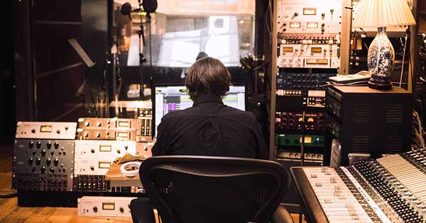 How to Use External Hardware with Your DAW