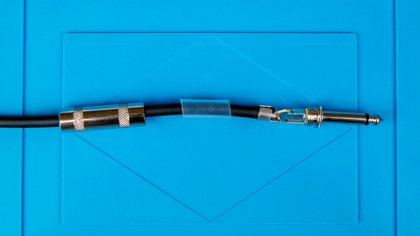 An image of an unscrewed 1/4" TS phone plug soldered to an instrument cable.