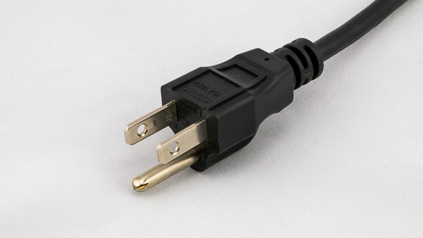 An image of a 3-prong male power connector.